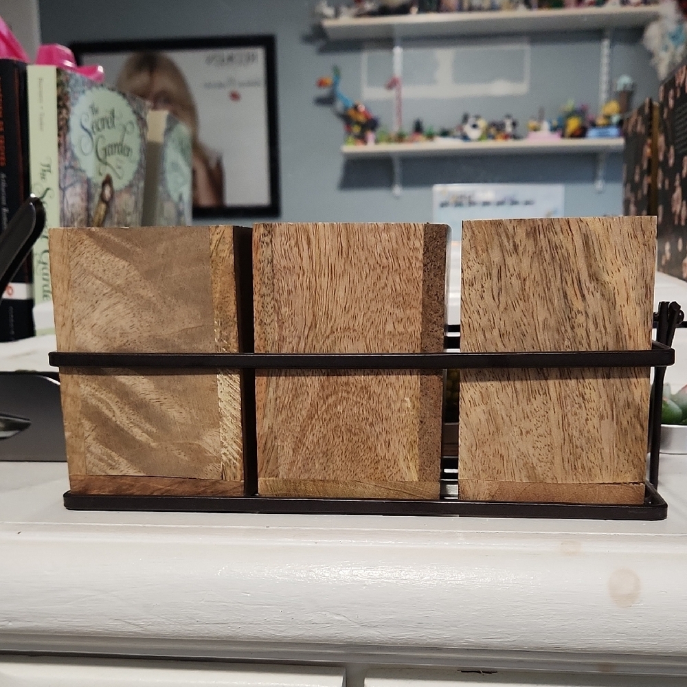Wooden Organizer with Metal Frame - Picture 2 of 8